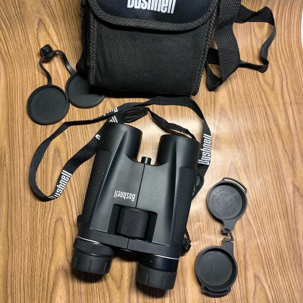 BUSHNELL Binoculars LIKE NEW! Powerview 8-16X Zoom, 40mm Lens, FOV 252ft., +Case